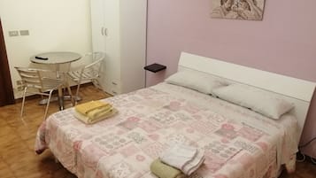 Basic Double Room, 1 King Bed, Park View