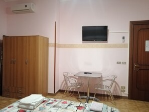 Triple Room, Shared Bathroom | Free WiFi, bed sheets - B&B Leopardi (Lequile)