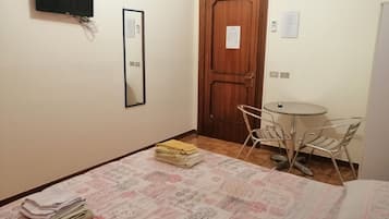 Doppia Basic, 1 letto king, vista parco | Cucina privata | Frigorifero nell'area comune