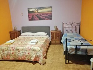 Chambre Double, salle de bains privée