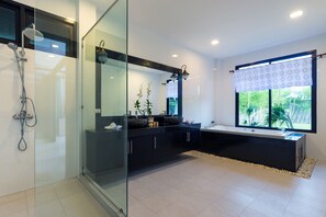 4-Bedroom Luxury Pool Villa  | Salle de bain