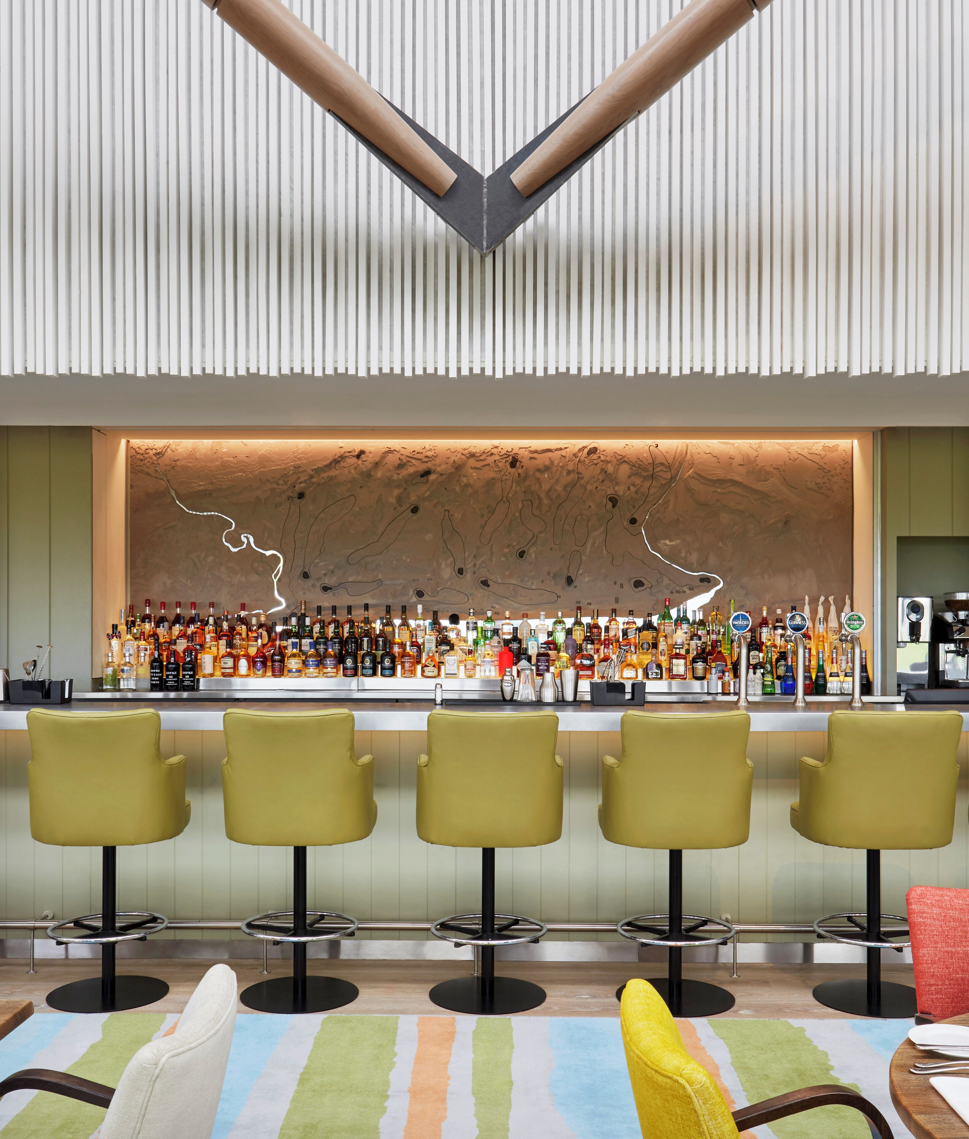 serves lunch and dinner