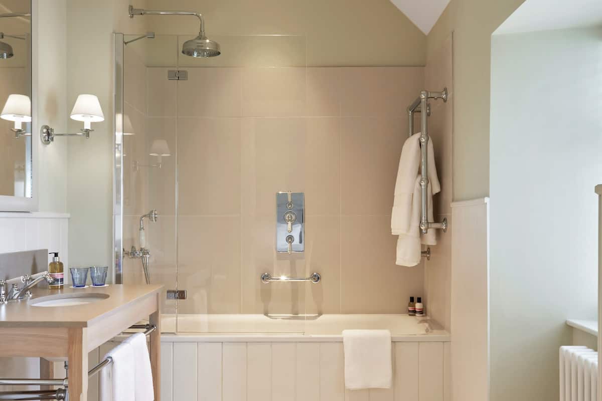 islay room | bathroom | deep-soaking bathtub, free toiletries, hair dryer, bathrobes