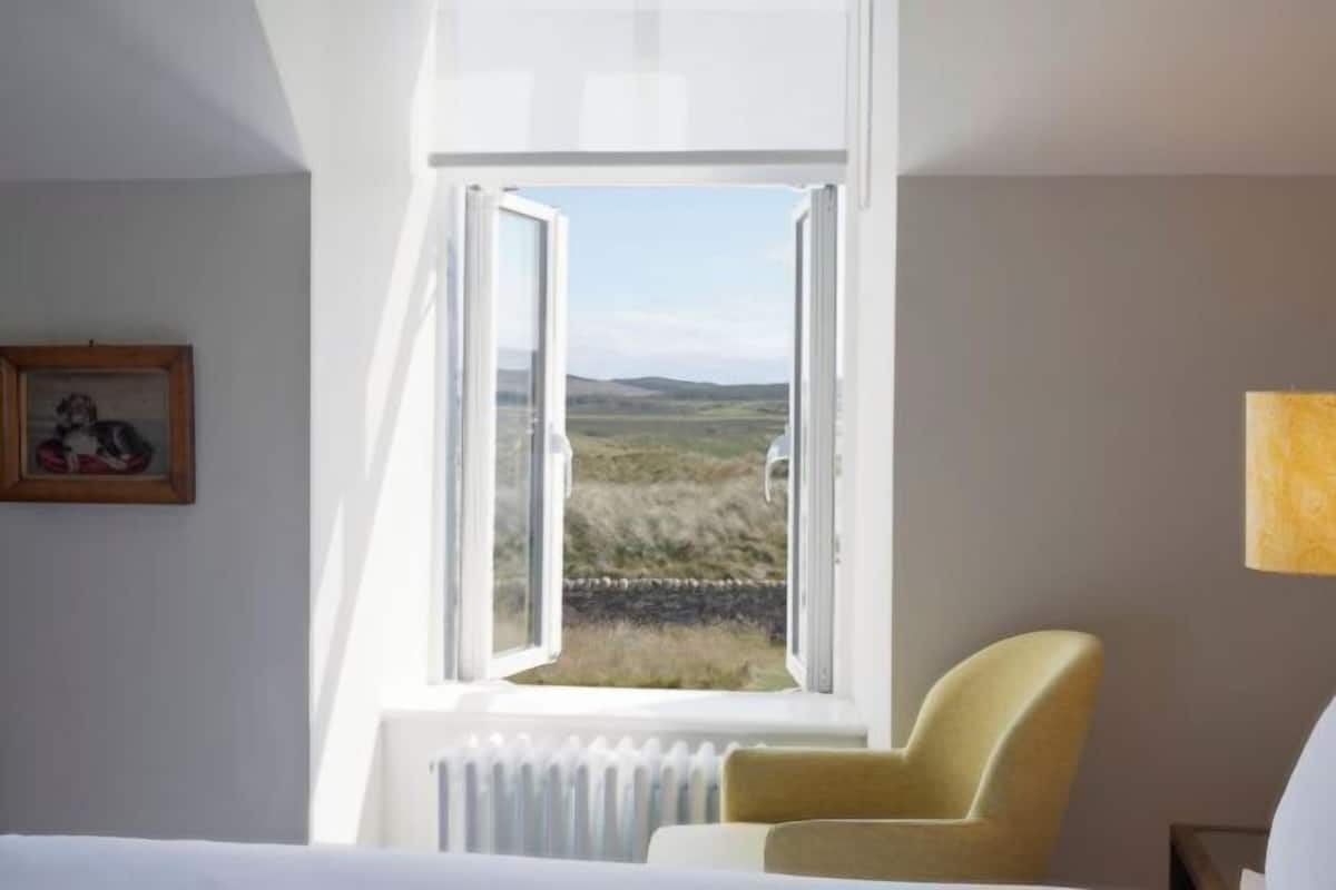 1 bedroom, premium bedding, minibar, in-room safe