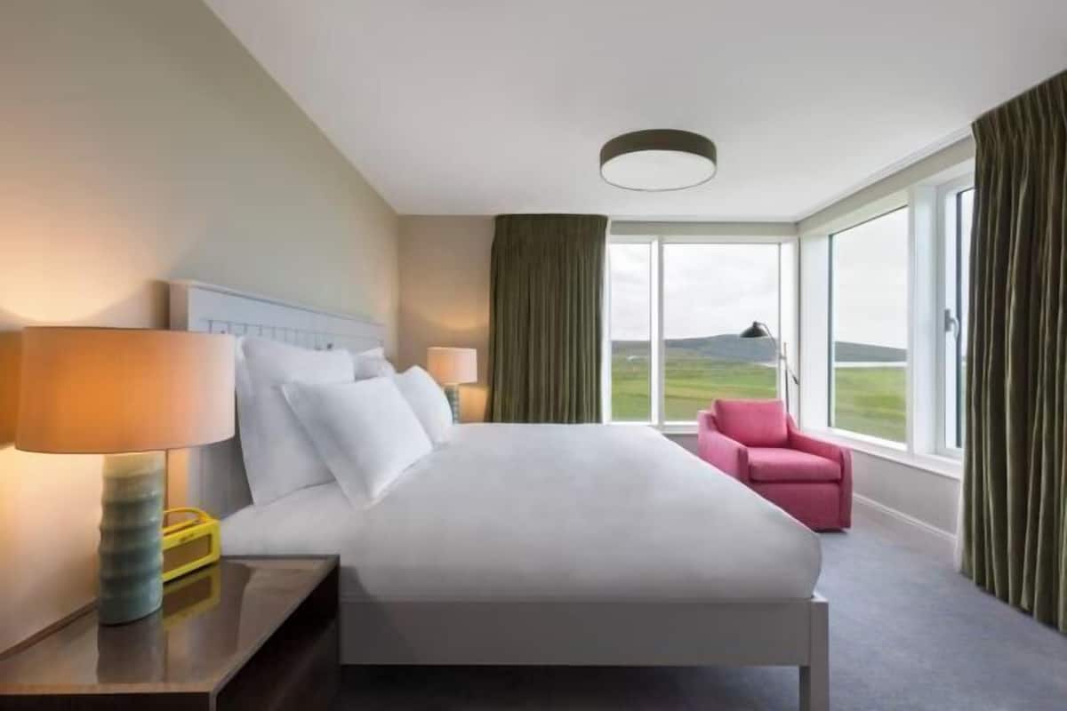 1 bedroom, premium bedding, minibar, in-room safe