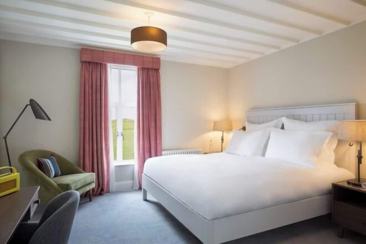 1 bedroom, premium bedding, minibar, in-room safe