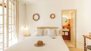 Junior-Zimmer | Hochwertige Bettwaren, Betten mit Memory-Foam-Matratzen, Schreibtisch