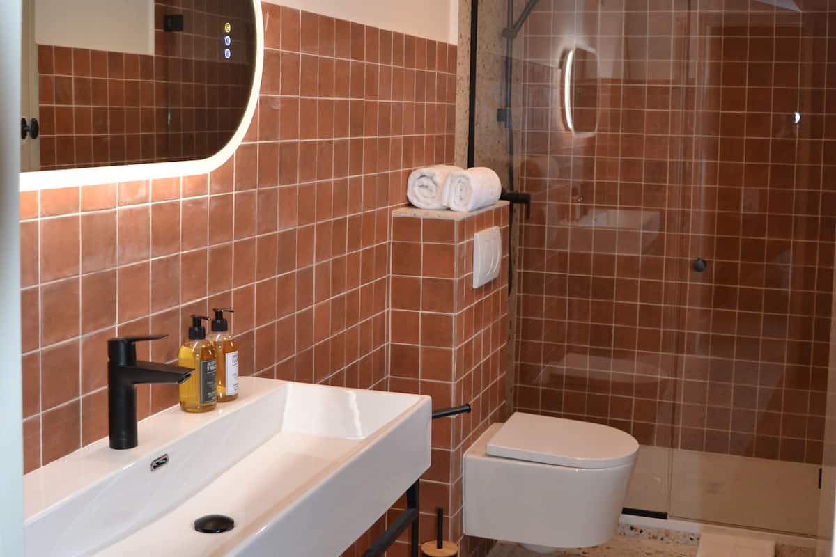 Superior Double Room, Terrace | Bathroom | Shower, designer toiletries, hair dryer, towels
