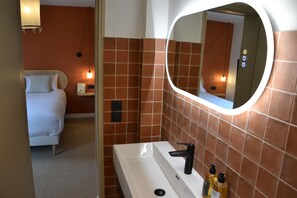 Chambre Double Supérieure, terrasse | Literie de qualité supérieure, matelas mémoire de forme, bureau