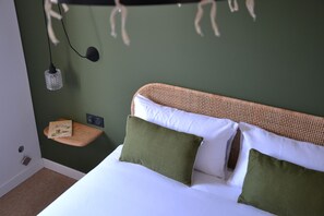 Habitación doble | Ropa de cama de alta calidad, colchones viscoelásticos, escritorio