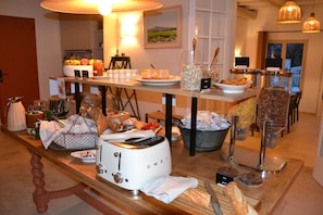 Daily buffet breakfast (EUR 16 per person)