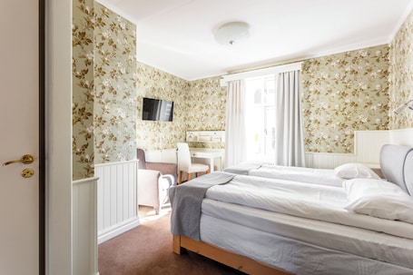 Superior Double Room | Desk, blackout drapes, iron/ironing board, free WiFi