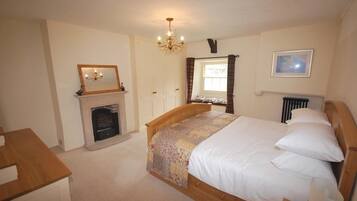 Deluxe Apartment, 3 Bedrooms, River View, Overwater | 1 bedroom, Egyptian cotton sheets, premium bedding, desk