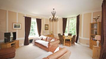 Deluxe Apartment, 3 Bedrooms, River View, Overwater | Living area | 42-inch flat-screen TV with digital channels, LCD TV, fireplace