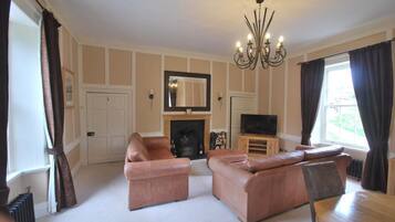 Deluxe Apartment, 3 Bedrooms, River View, Overwater | Living area | 42-inch flat-screen TV with digital channels, LCD TV, fireplace