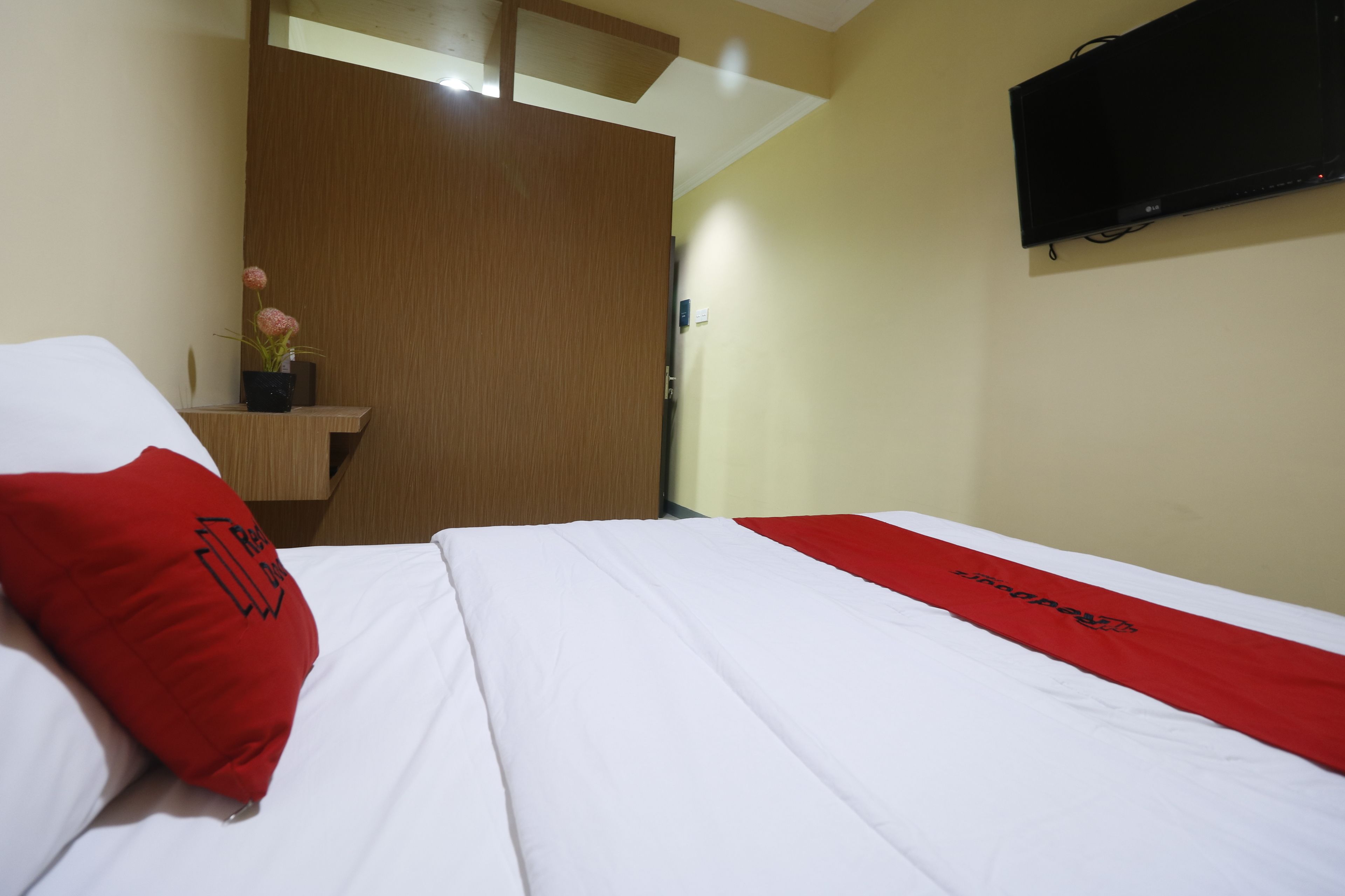 Foto - RedDoorz near ITC Cempaka Mas