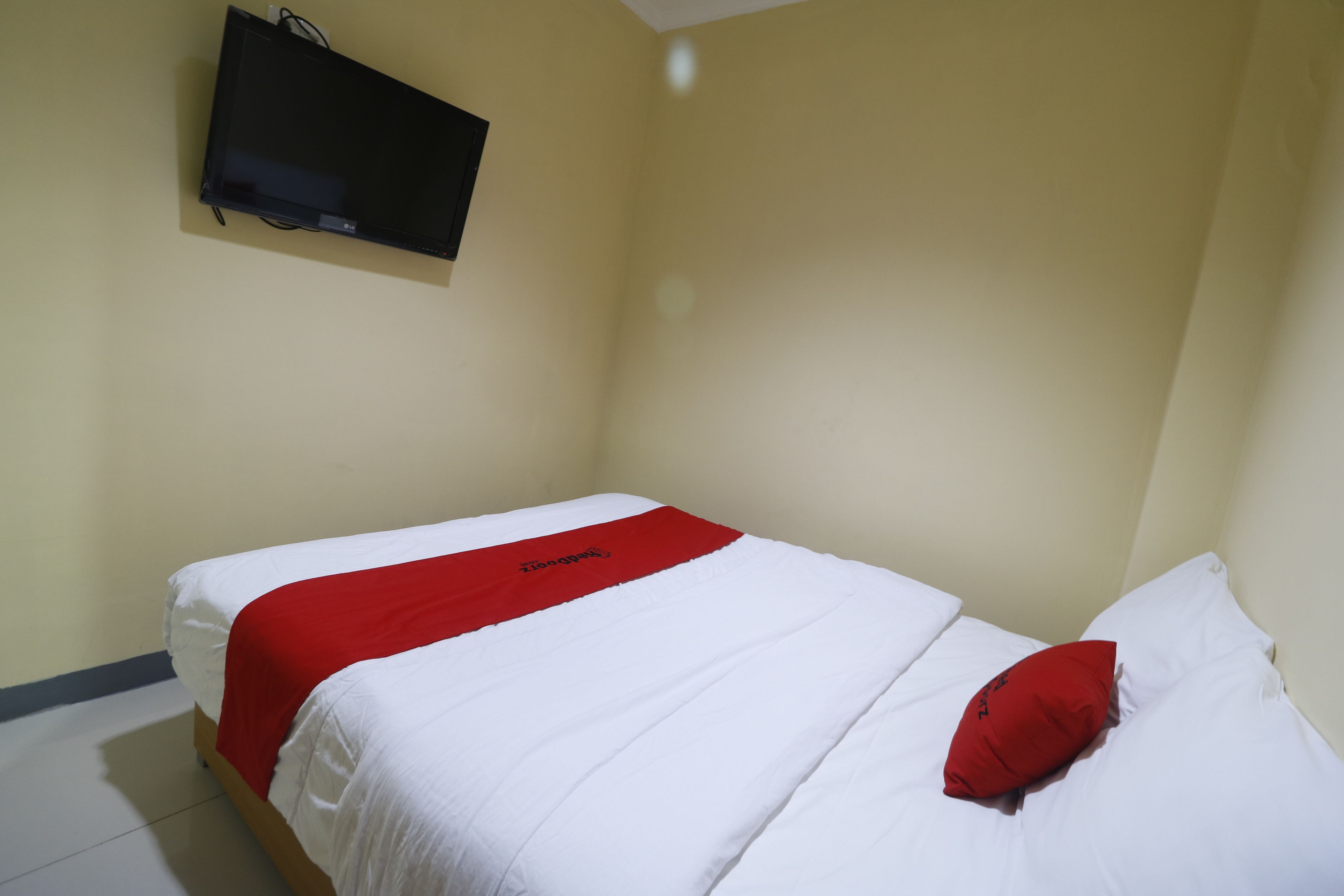 Foto - RedDoorz near ITC Cempaka Mas