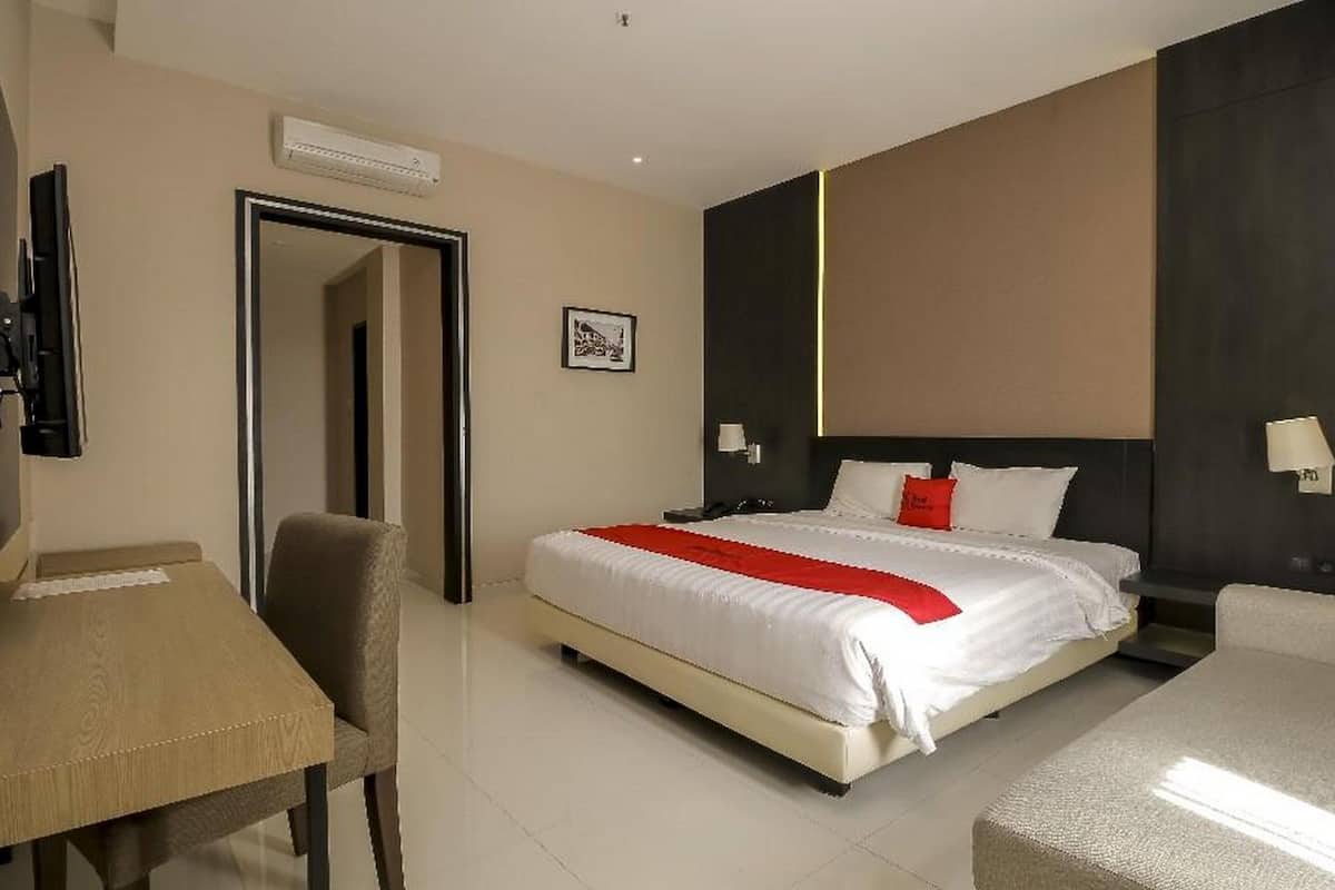 Habitación ejecutiva | Escritorio y ropa de cama