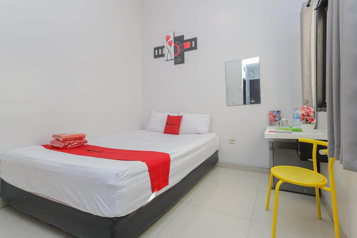 Double Room | Desk, free WiFi, bed sheets