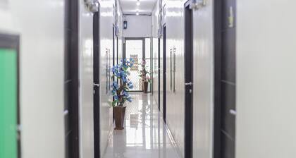 RedDoorz Plus @ K23 Rungkut Madya