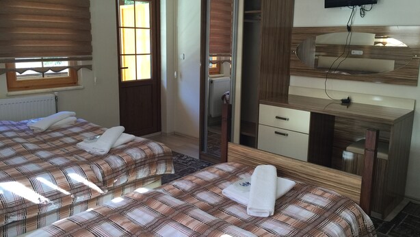 Family Room, 3 Bedrooms | Iron/ironing board, WiFi (free) - Olimbera Apart Otel (Çaykara)