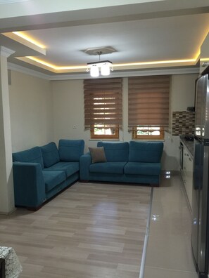 家庭客房, 3 間臥室 | 起居區 | 平面電視