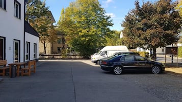 Aparcamiento sin asistencia (5 EUR por día)