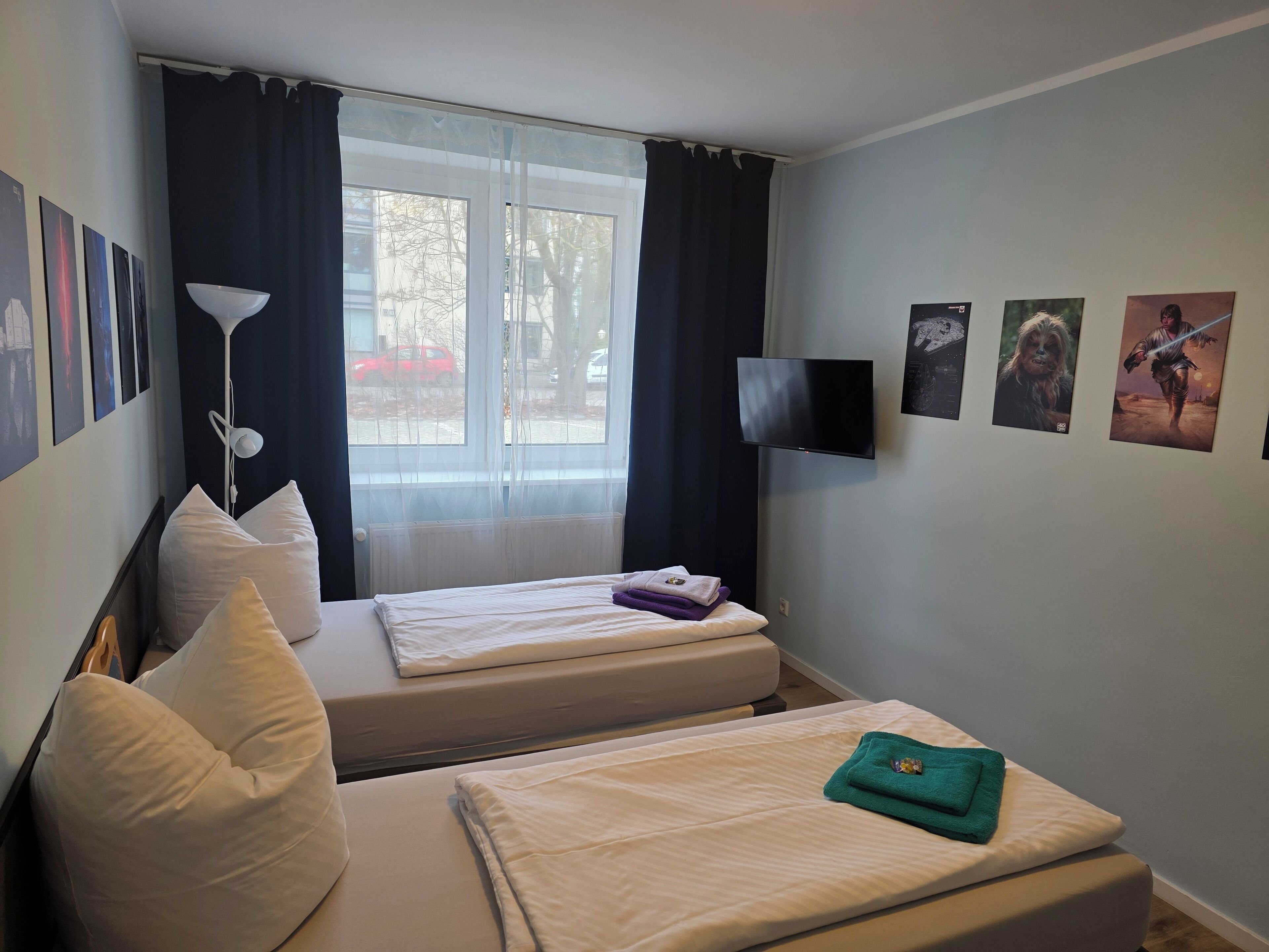 Basic-Doppel- oder -Zweibettzimmer, 2 Einzelbetten | Babybetten, Zustellbetten, kostenloses WLAN, Bettwäsche