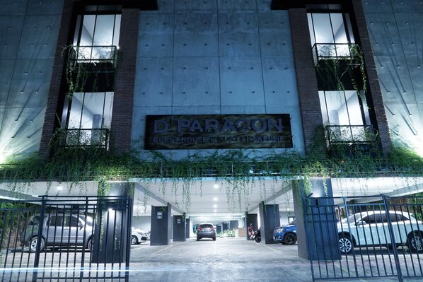 Front of property - D'Paragon Pogung B (Pogung Lor)