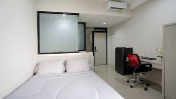 Desk, free WiFi, bed sheets