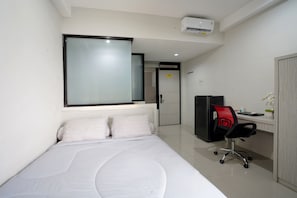 Escrivaninha, Wi-Fi de cortesia, roupa de cama