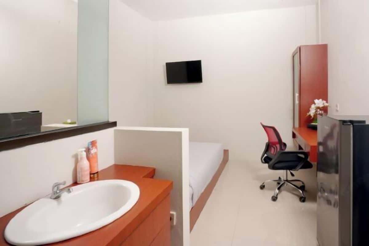 Baño | Regadera, regadera tipo lluvia, amenidades de baño gratuitas, pantuflas