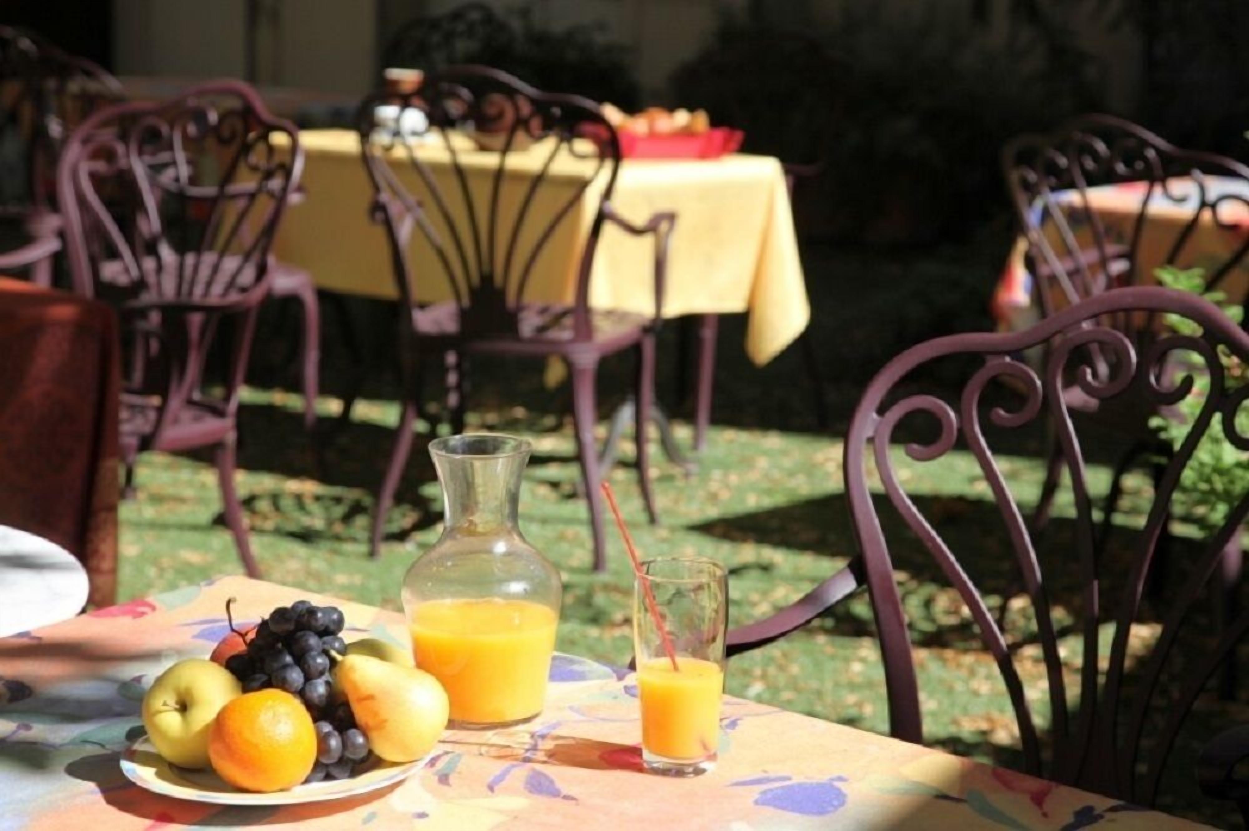 Kontinental frokost hver dag (EUR 12 per person)