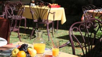 Kontinental frokost hver dag (EUR 12 per person)