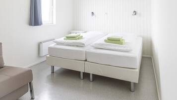 Standard Twin Room, Mountain View | Soundproofing, free cribs/infant beds, travel crib, free WiFi