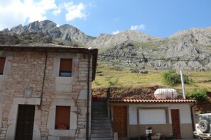 Vista frontal de la propiedad