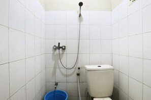 Bathroom - OYO 2840 Arcadia Residence (Jakarta)