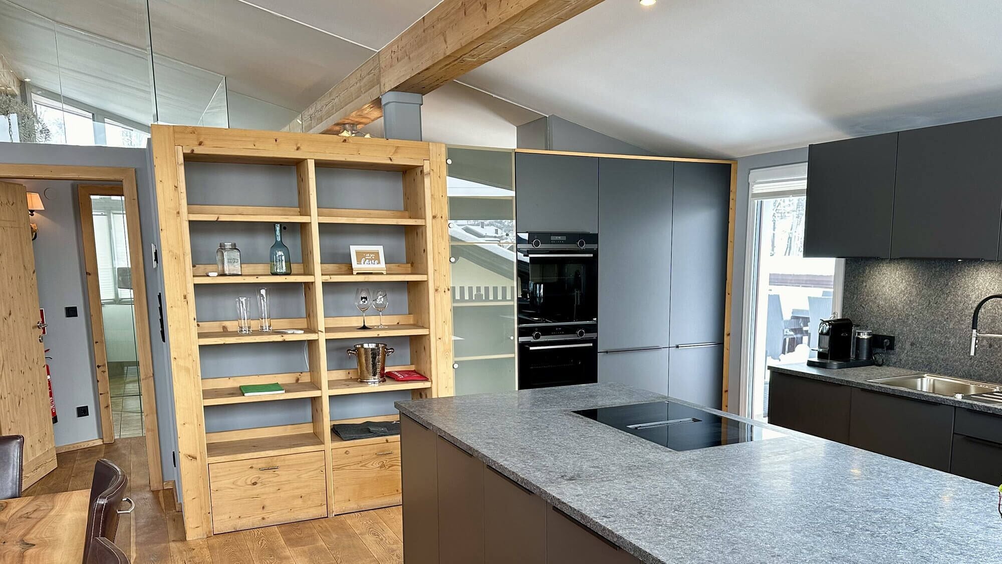 Penthouse | Bếp riêng | Tủ lạnh, ấm điện, lò nướng bánh mì, dụng cụ nấu nướng/bát dĩa/dao nĩa 