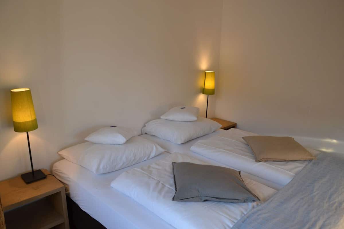 Standaard suite, 2 slaapkamers | 1 slaapkamer, luxe beddengoed, gratis wifi, beddengoed