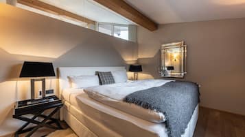 Penthouse | 1 bedroom, premium bedding, free WiFi, bed sheets