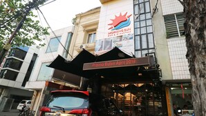 Unclassified image, 4 of 35, button - Morning Sun - Hostel (Surabaya)