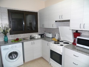 Apartment | Eigene Küche | Kühlschrank, Mikrowelle, Ofen, Hochstuhl