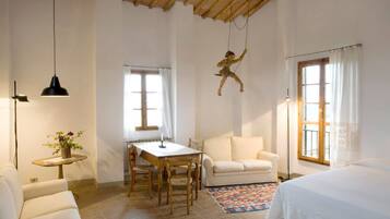 Double or Twin Room | Desk, cribs/infant beds, bed sheets