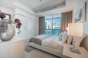Classic Apartment | 2 bedrooms, desk, iron/ironing board, free WiFi - HiGuests - Orra Marina (Dubai)