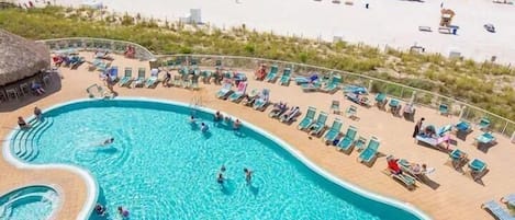 حمّام سباحة خارجي، حمّام سباحة مُدفَّأ