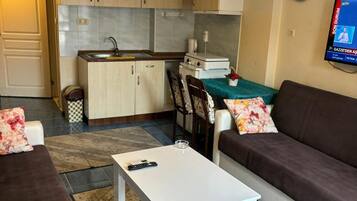 Familienzimmer, Balkon | Schreibtisch, Bügeleisen/Bügelbrett, Zustellbetten, kostenloses WLAN