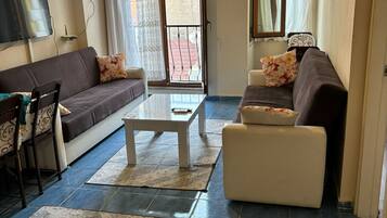 Familienzimmer, Balkon | Schreibtisch, Bügeleisen/Bügelbrett, Zustellbetten, kostenloses WLAN