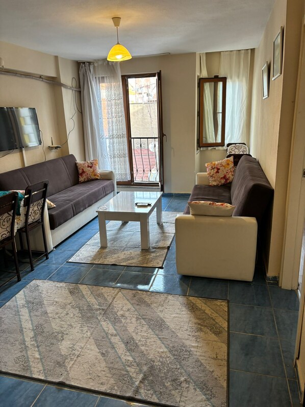 Familienzimmer, Balkon | Schreibtisch, Bügeleisen/Bügelbrett, Zustellbetten, kostenloses WLAN
