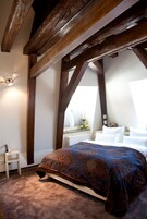 Ropa de cama de alta calidad y minibar 