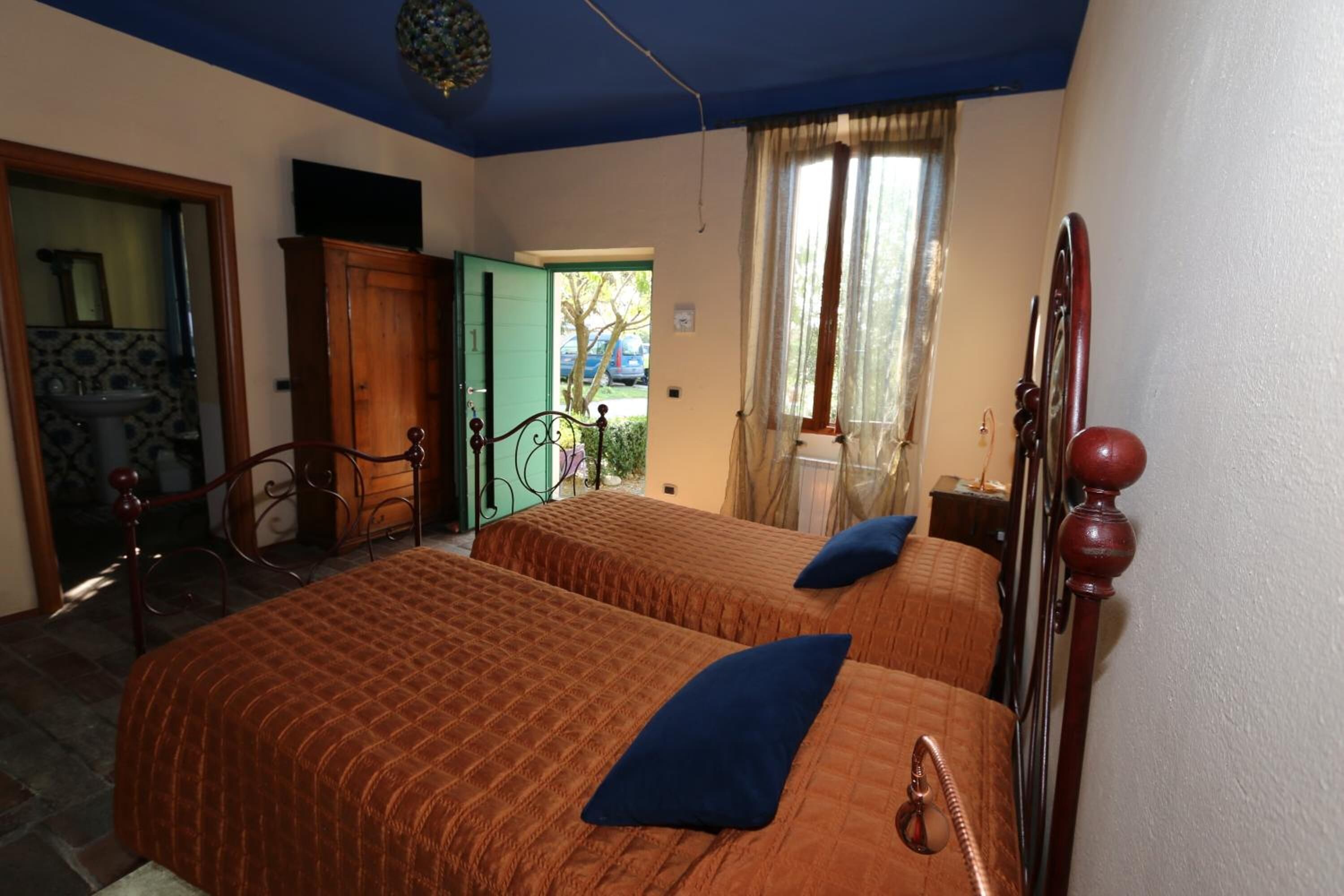 Hochwertige Bettwaren, Schreibtisch, kostenloses WLAN